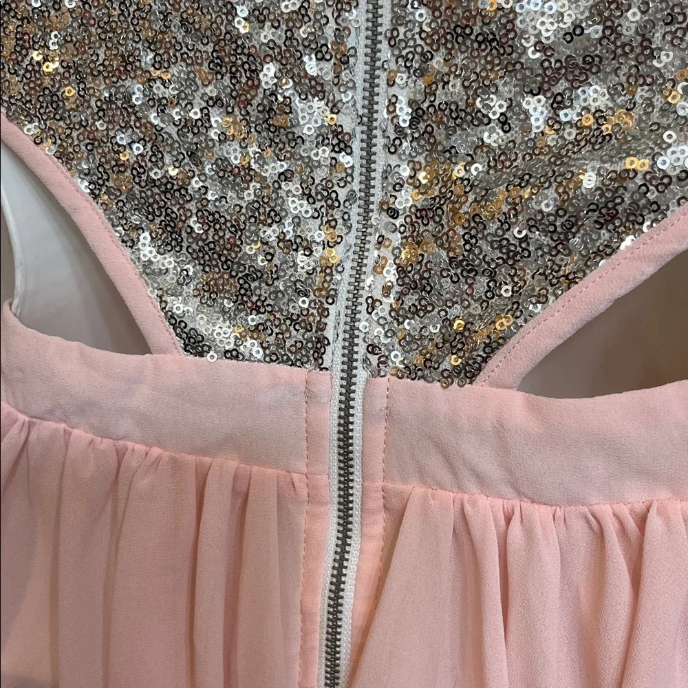 🩶🩷🩶🩷🩶SILVER SEQUIN & LIGHT PINK DRESS. ABOVE THE KNEE🩷🩶🩷🩶 - Picture 5 of 6